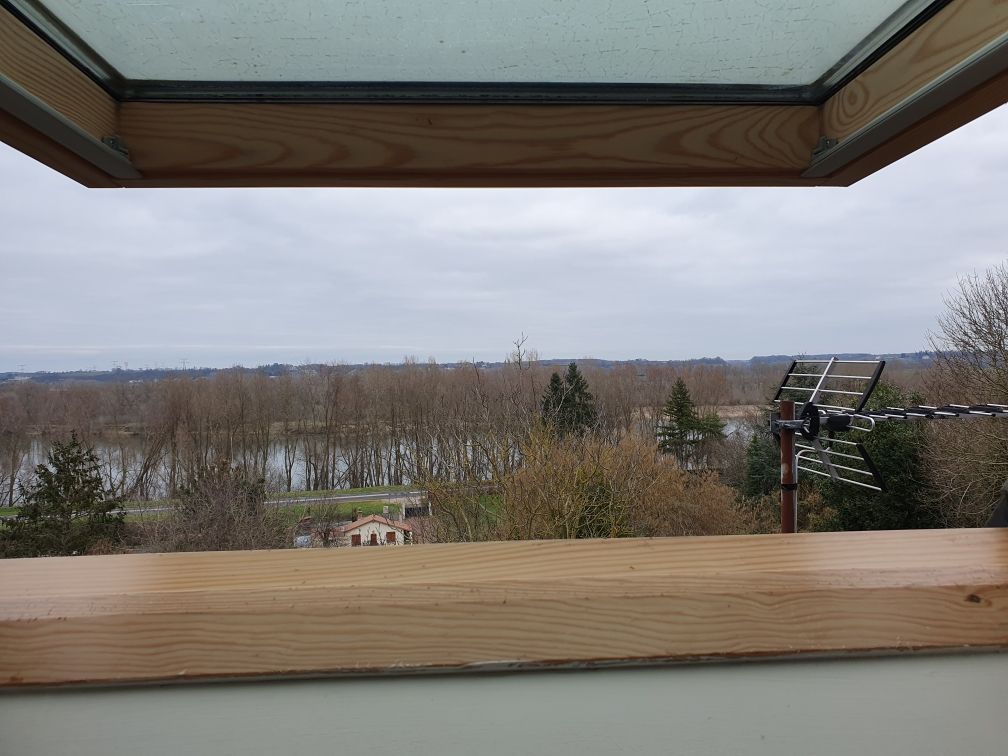 Pogled na Loire iz sobe 2