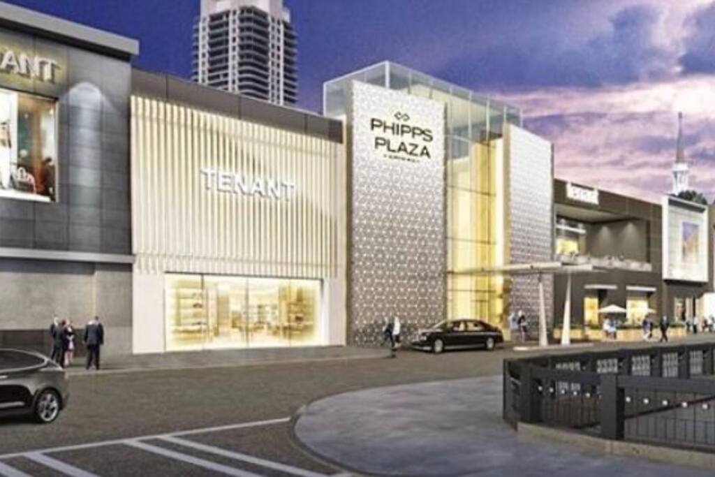 Walking Distance To Phipps Blvd. & Lenox Mall on Peachtree Street