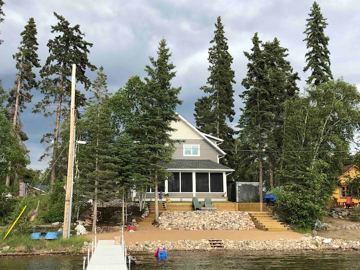 Beautiful Lake Front Cottage at Emma Lake