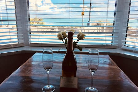 Tideline Studio, St Ives - With Parking!