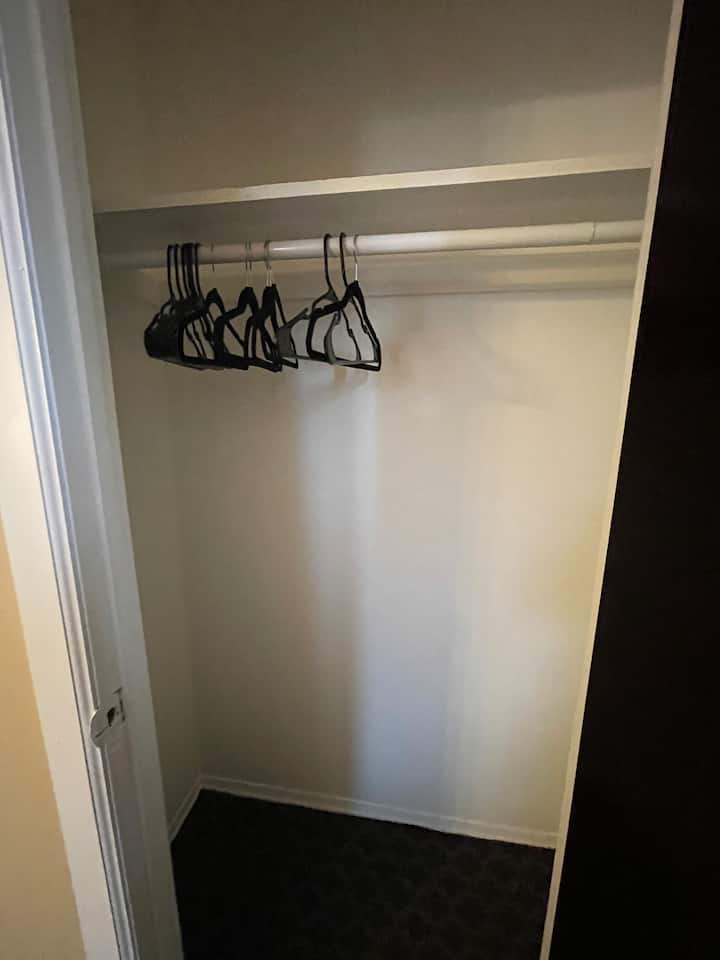 
Prechádzka v šatníku v spálni č.1