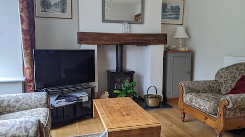 Top Airbnb: Entire two bedroomed detached house in Huntington