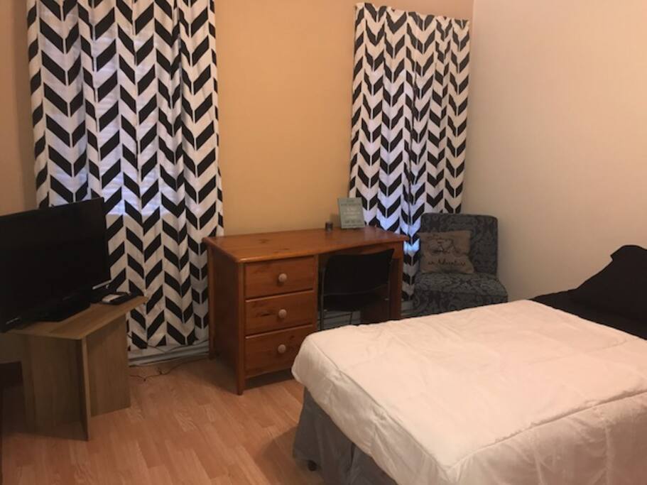 QueenBedroom 1