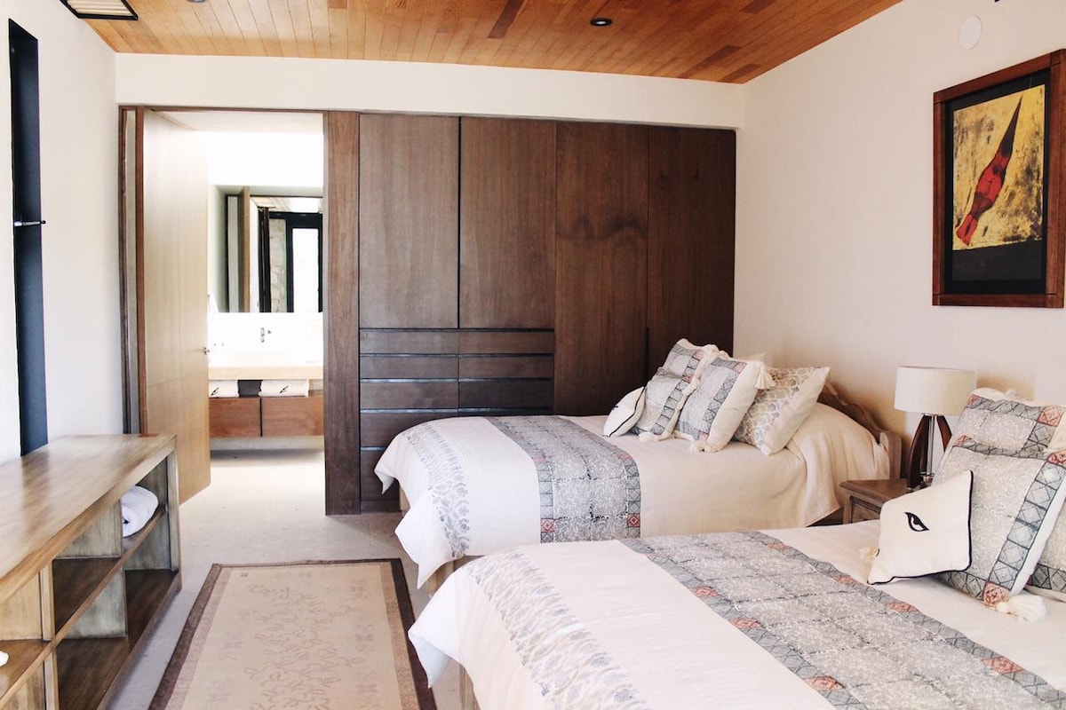 Jedna z 2 spální s oddelenými posteľami