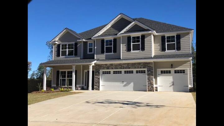 Velika novogradnja 6 milja od Mastersa!, 1. fotografija