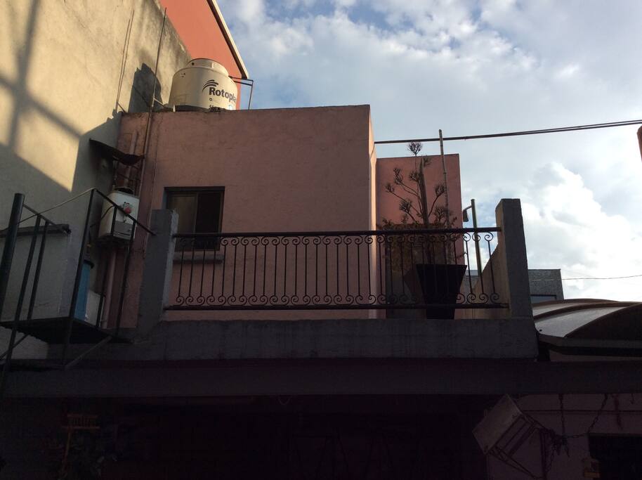 Acceso a la habitación (escaleras)