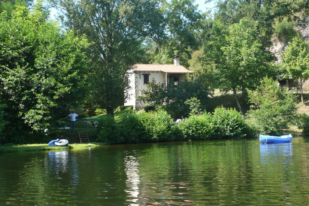 Vanuit de tuin het water in