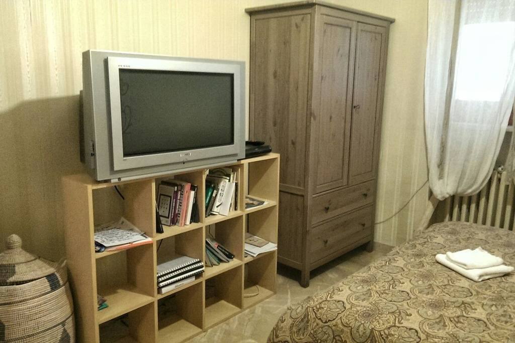 Spacious 2 people room with TV