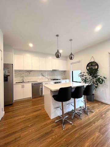 Common fig tree in Sunshine gallery image 2