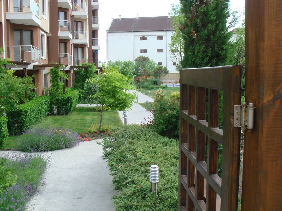 Вход в комплекс