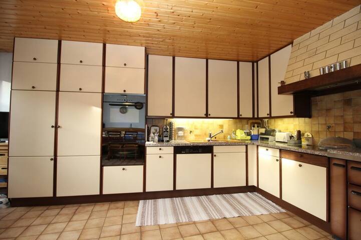 Panoramic Lake Views in the Middle of Wine Country gallery image 5