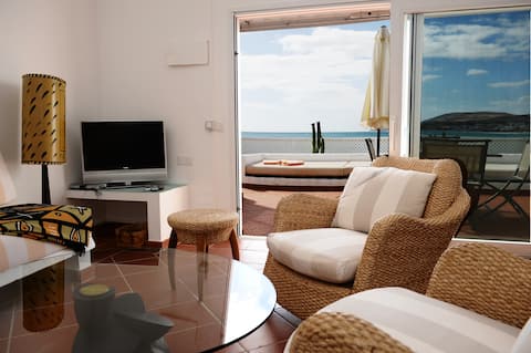 Popular Airbnb listing: Business Class Two: Strandbungalow direkt am Meer! in Pájara