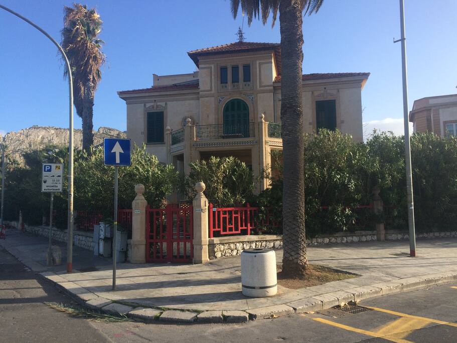 Vista complessiva della villa