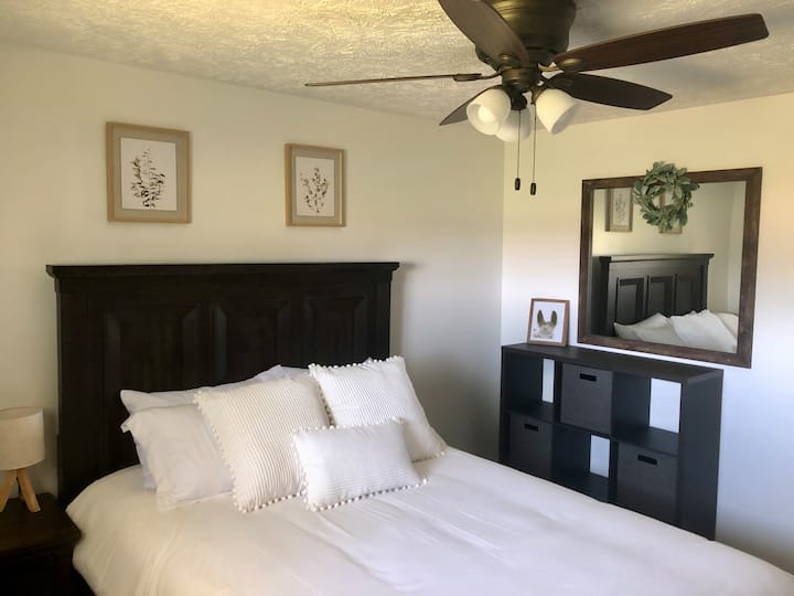 Bedroom 3 - Located on the main Floor.  Comfy Queen Bed, Nice Closet w/ storage & Hangers, Night Stand w/ Phone Charger, Storage Cube, Nice Mirror, Ceiling Fan.