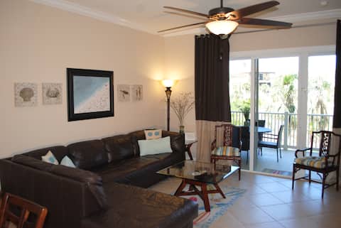 Popular Airbnb listing: Cinnamon Girl | Beach, Pools & Huge Balcony in Palm Coast