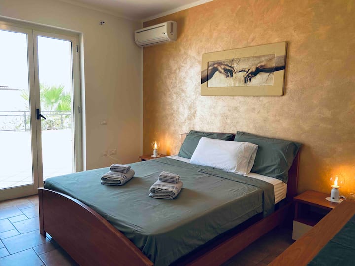 Schlafzimmer #1 mit Sonnenterasse 