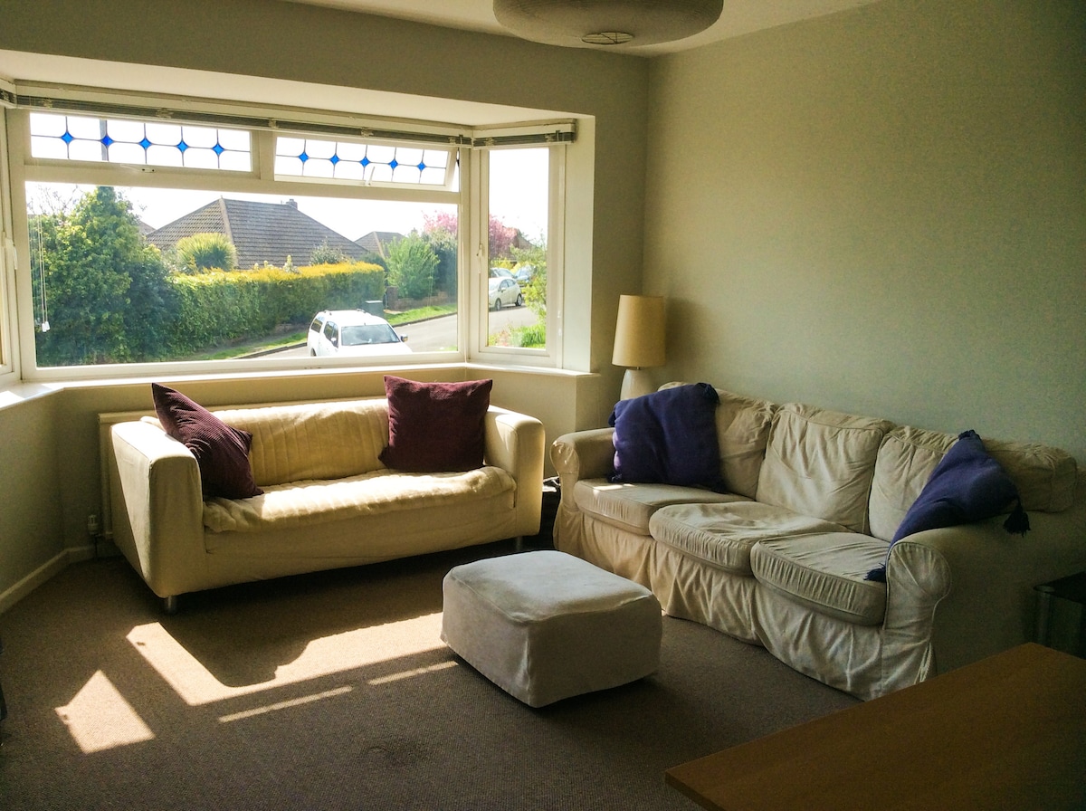 Erfolgreiche Airbnb-Immobilie: Bright & spacious bungalow, free parking, Brighton in The City Of Brighton And Hove