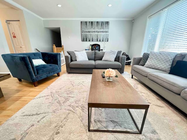 💥💎6 beds 2.5 baths near Downtown w/ 4 car parking gallery image 2