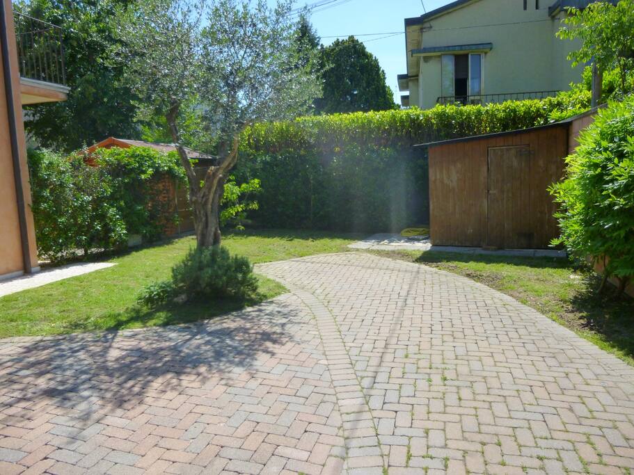giardino e posto auto