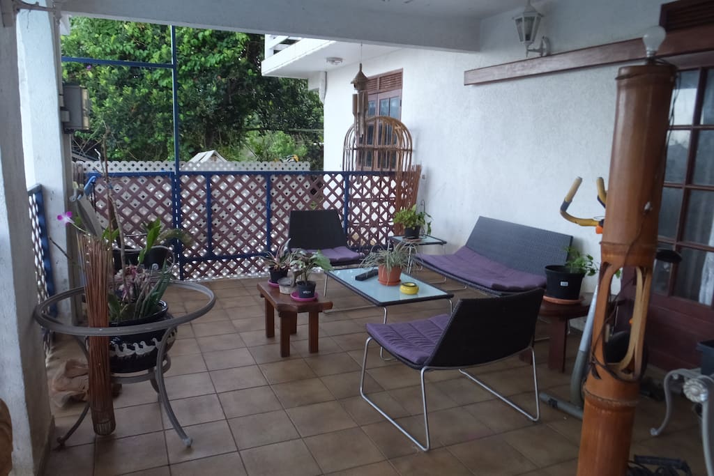 Salon de la terrasse accessible , et fermée