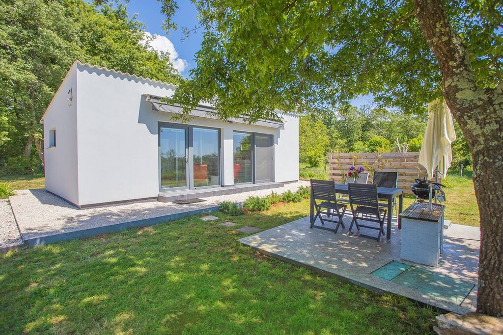 Modernly decorated cottage house Loborika.