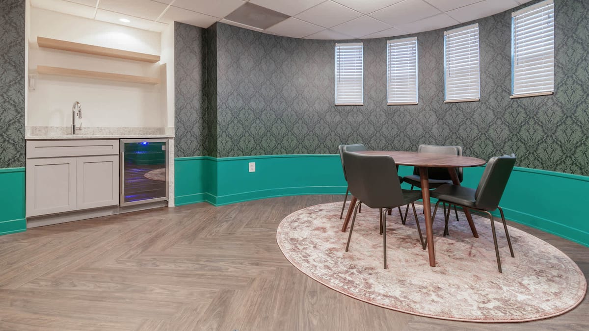 RGVtYW5kUGljdHVyZToxOTQzMTgyNzU0