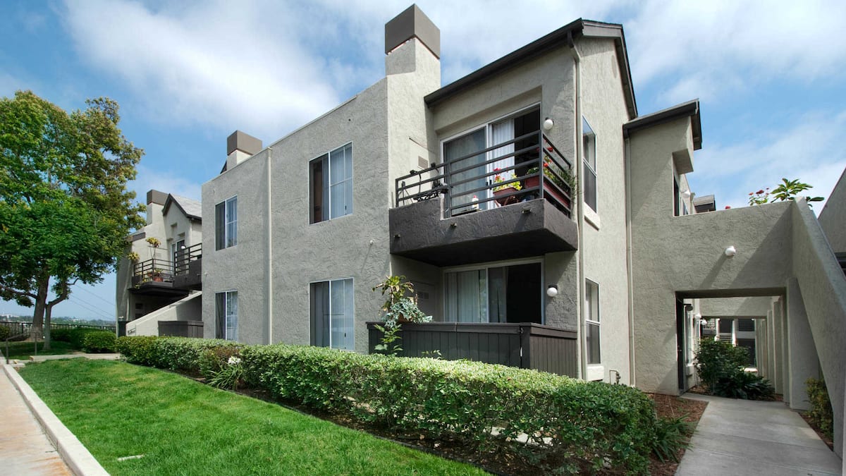 RGVtYW5kUGljdHVyZToxOTUxOTc5MjM1