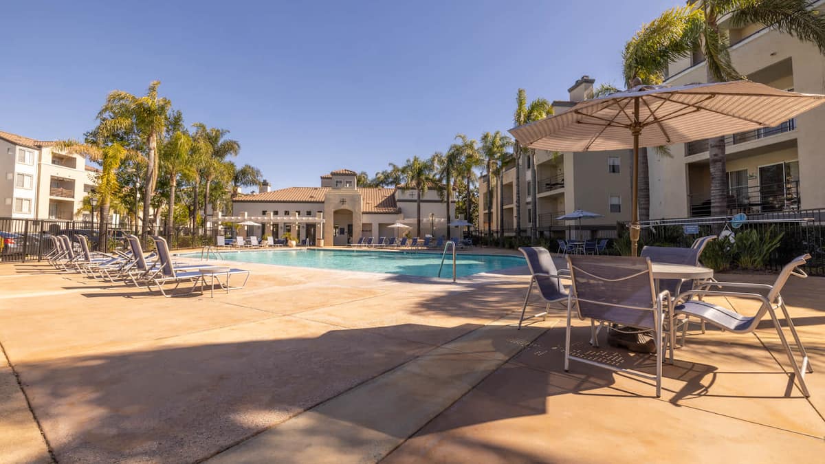 RGVtYW5kUGljdHVyZToxOTUxNzA1Mjg3