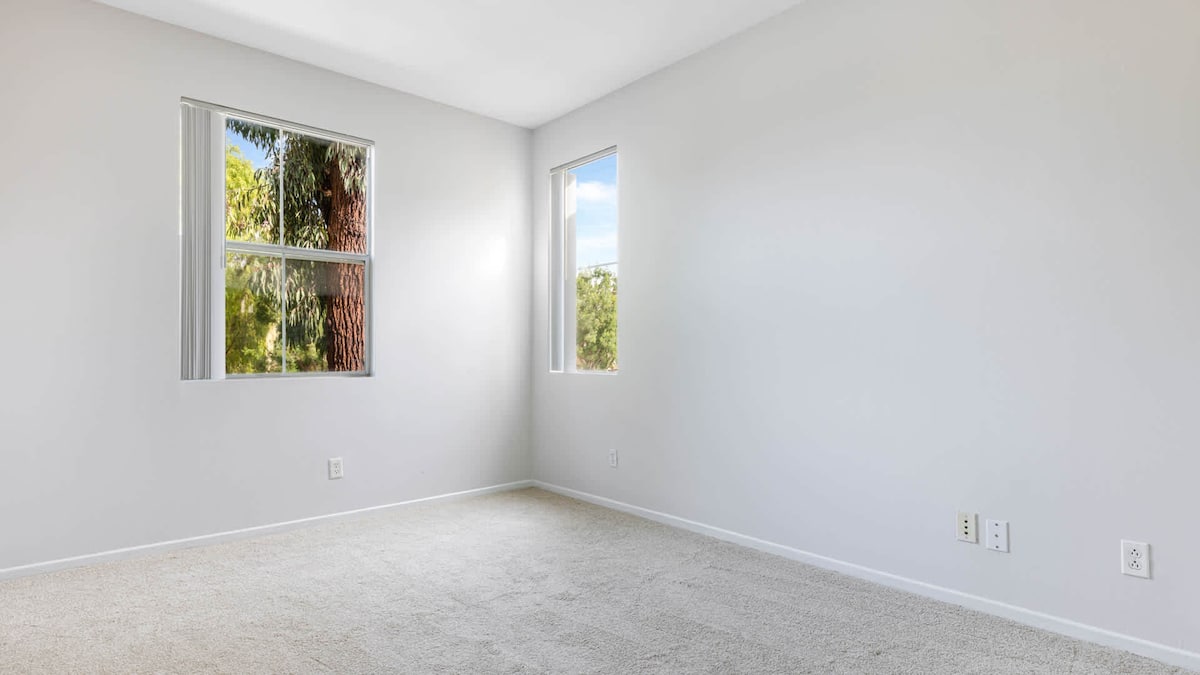 , an Airbnb-friendly apartment in Santa Clarita, CA