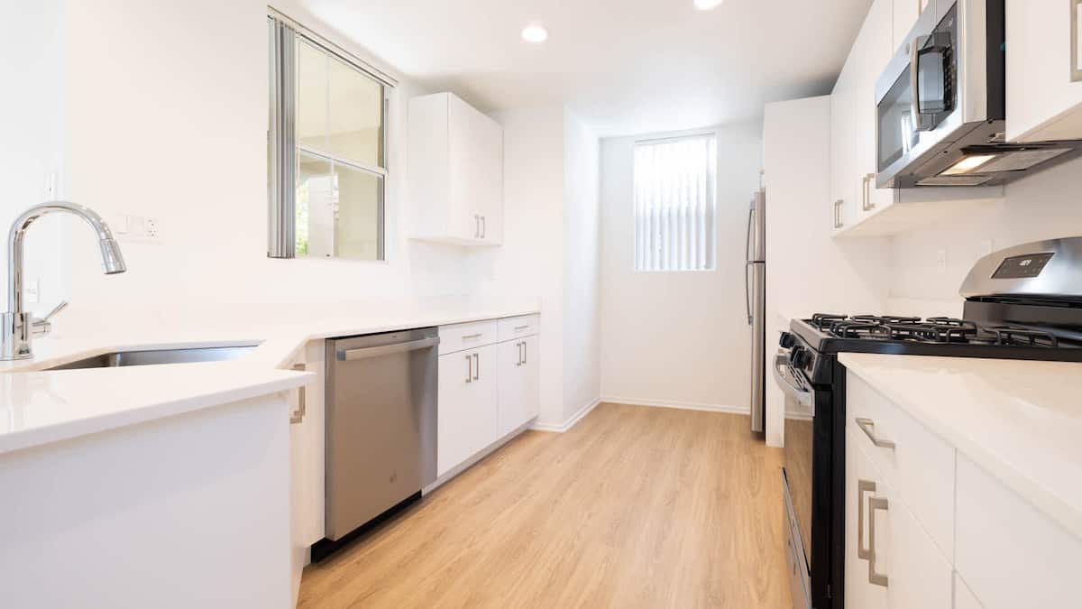 , an Airbnb-friendly apartment in Santa Clarita, CA