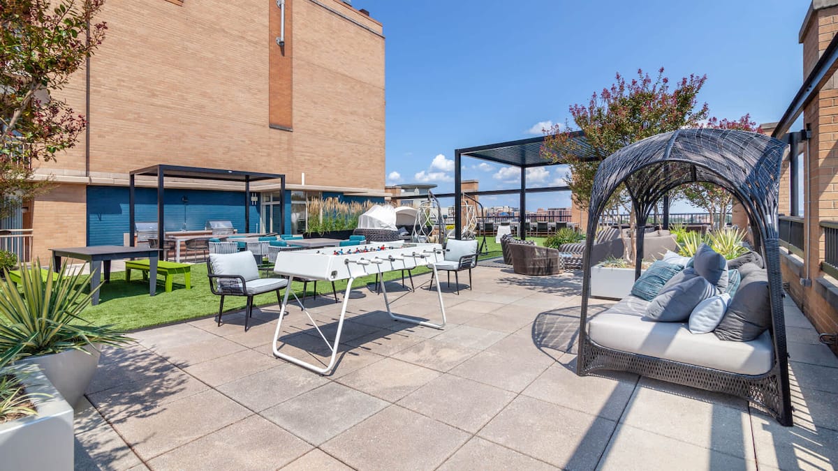 RGVtYW5kUGljdHVyZToxOTUxNzA0OTQ0