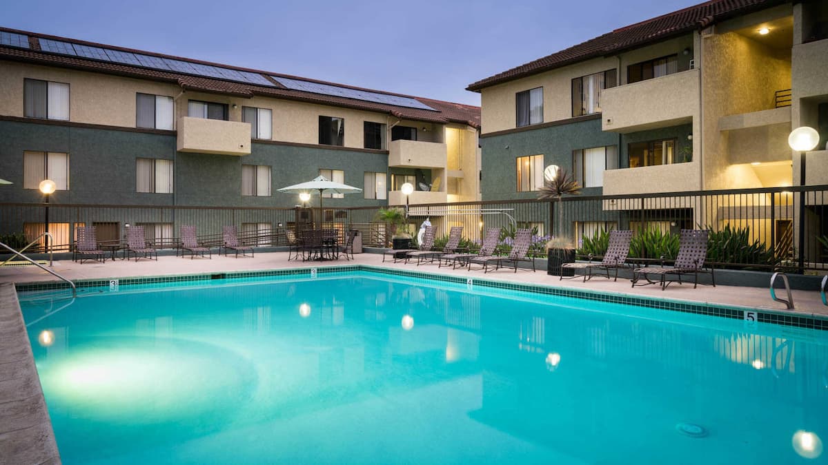 Exterior of Ocean Crest, an Airbnb-friendly apartment in Solana Beach, CA