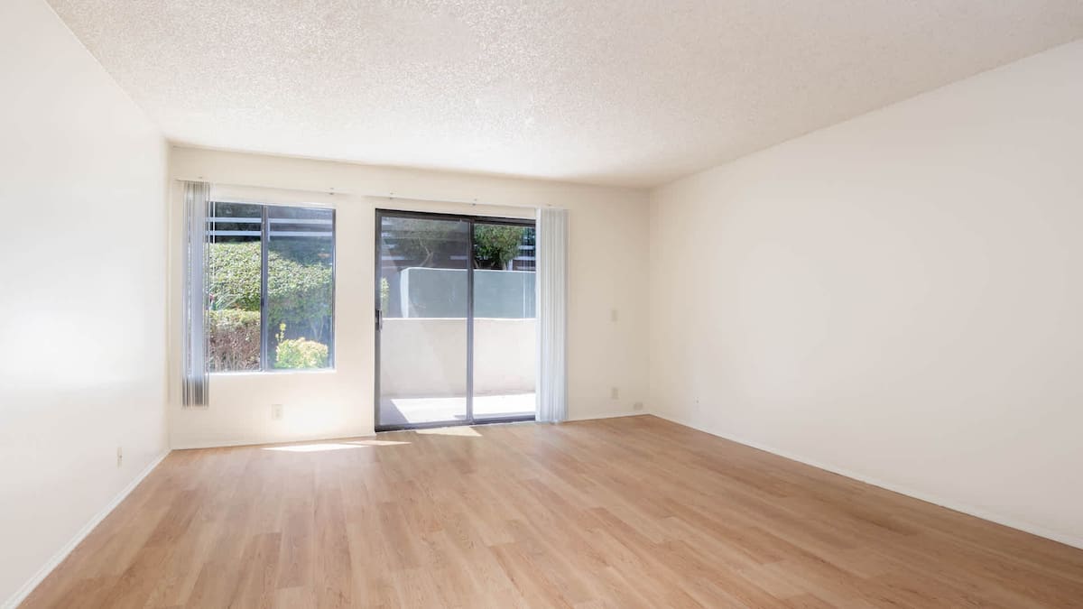 , an Airbnb-friendly apartment in Solana Beach, CA