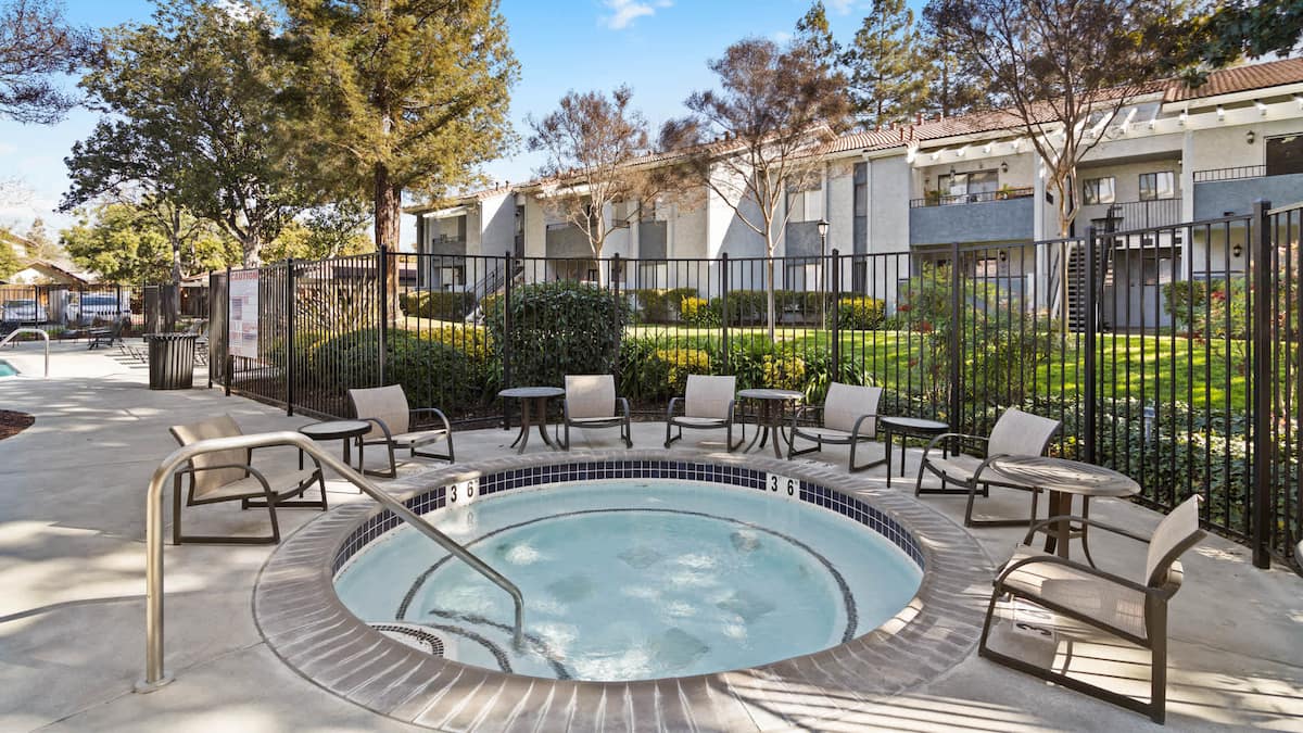 RGVtYW5kUGljdHVyZToxOTUxOTgxNjQy