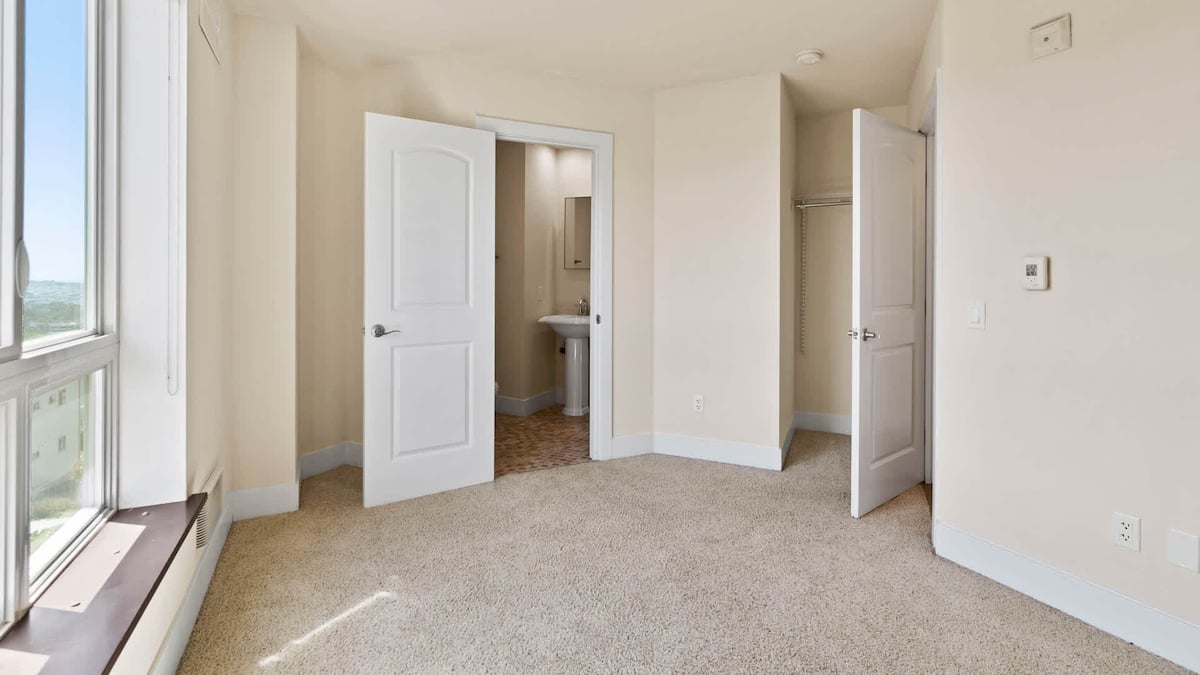 , an Airbnb-friendly apartment in Daly City, CA