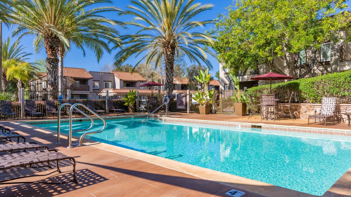 RGVtYW5kUGljdHVyZToxOTUxOTc5ODQw