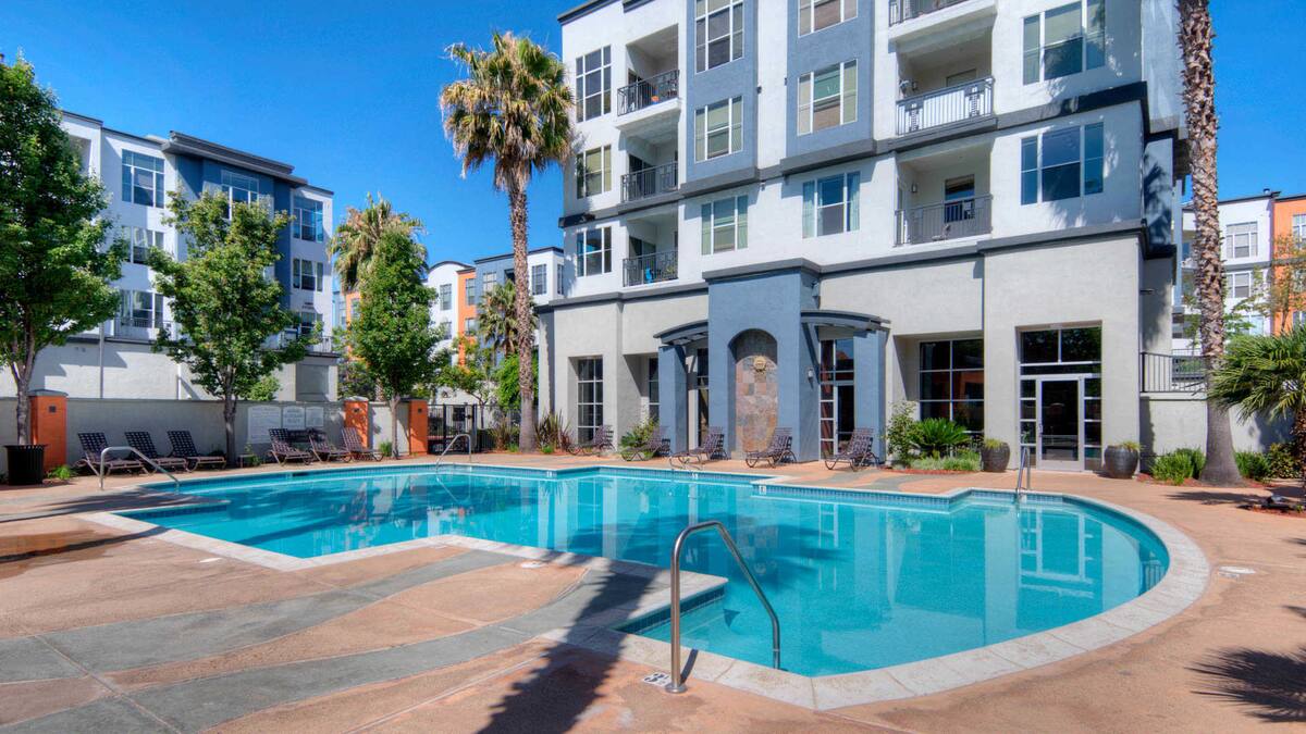 Exterior of Archstone Fremont Center, an Airbnb-friendly apartment in Fremont, CA