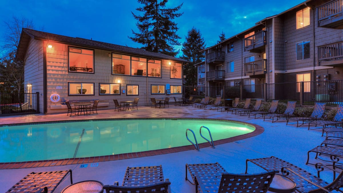Exterior of Redmond Court, an Airbnb-friendly apartment in Bellevue, WA