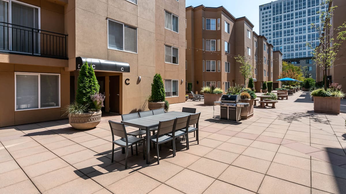 RGVtYW5kUGljdHVyZToxOTUxNTk3MzMz