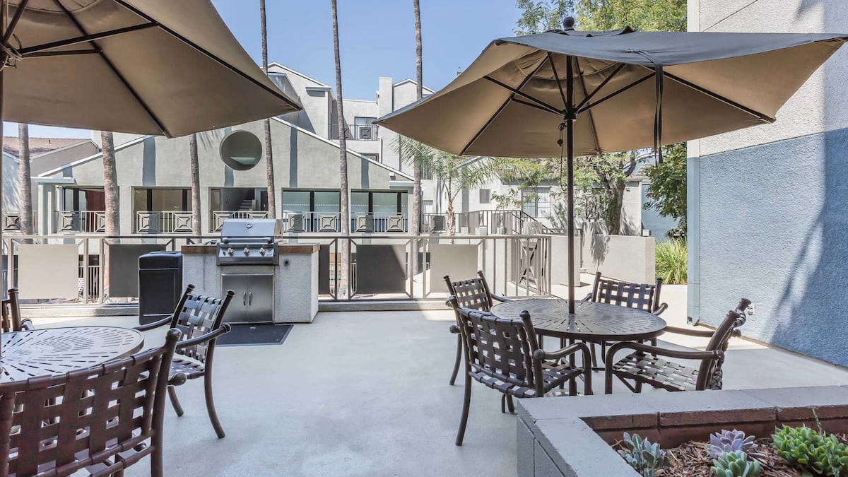 , an Airbnb-friendly apartment in Glendale, CA