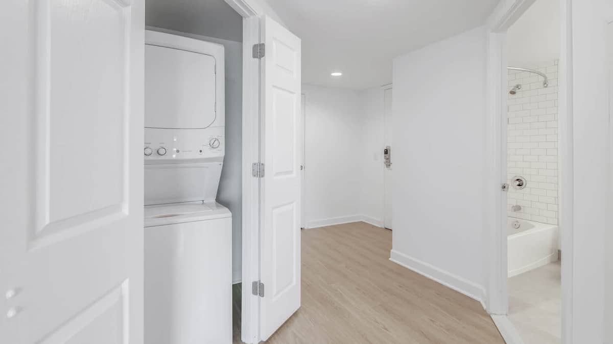 , an Airbnb-friendly apartment in Arlington, VA