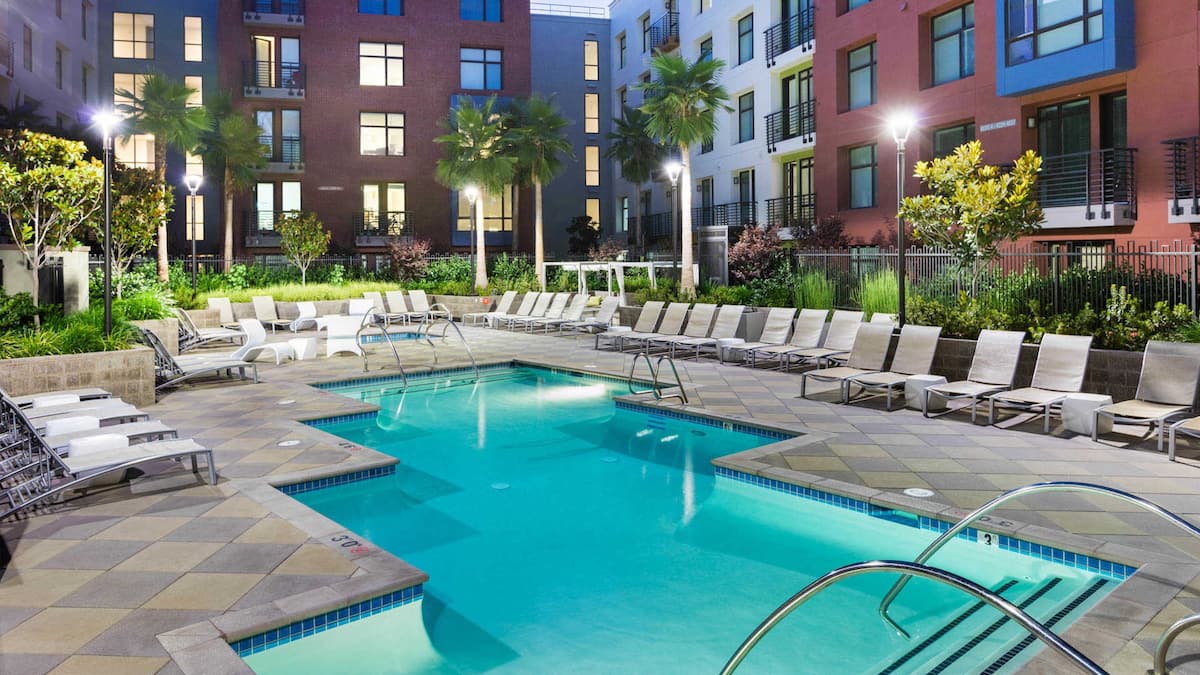 Exterior of Vista 99, an Airbnb-friendly apartment in San Jose, CA