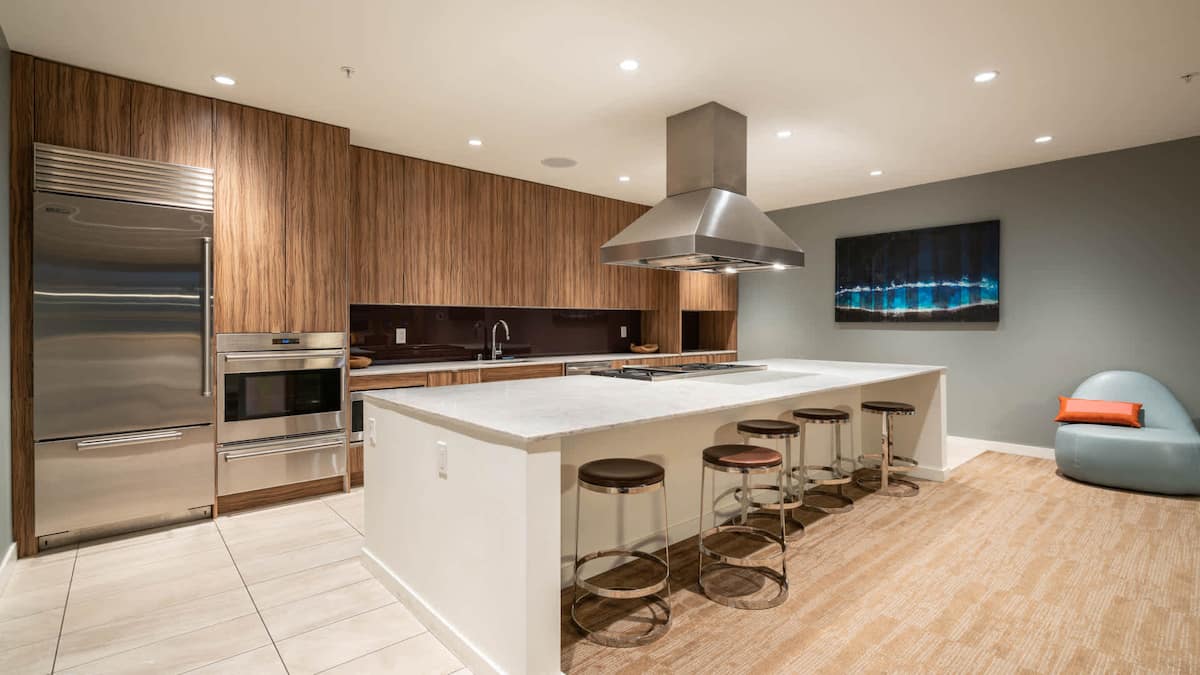 RGVtYW5kUGljdHVyZToxOTQzMTg0MTU2