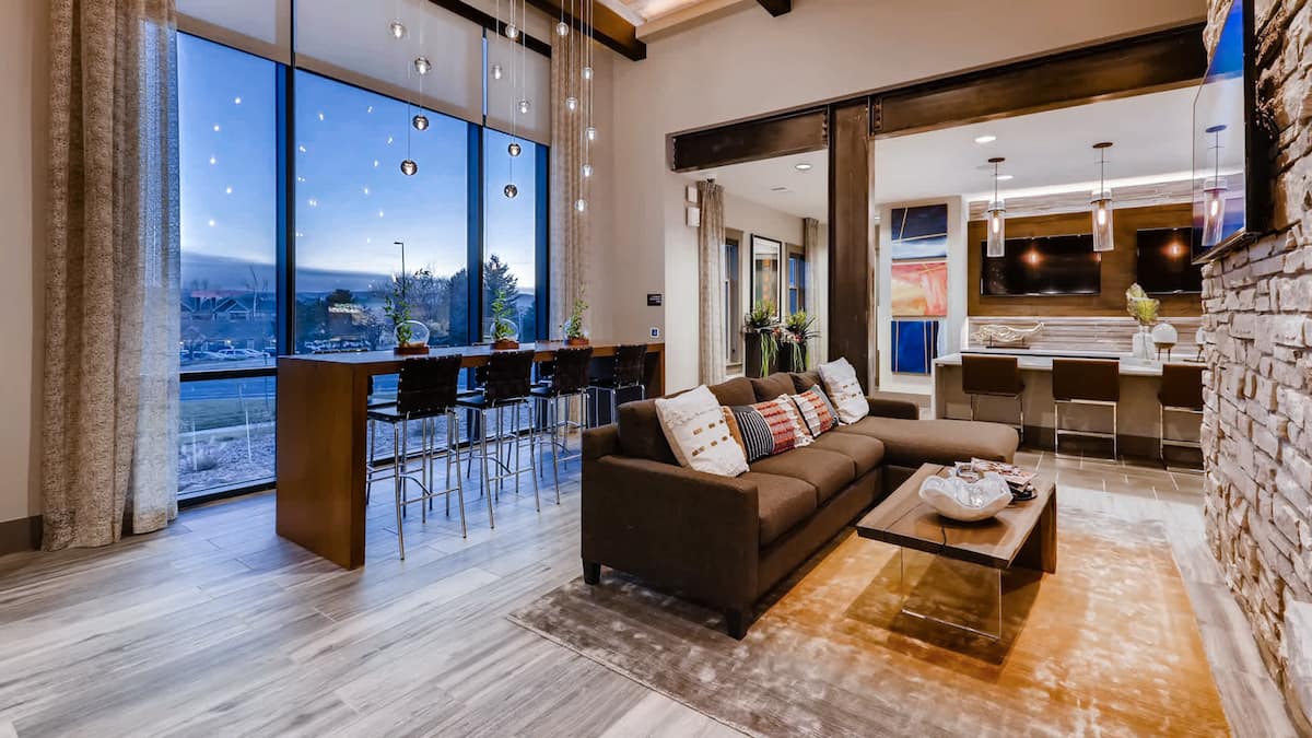 RGVtYW5kUGljdHVyZToxOTQzMTgwODk4