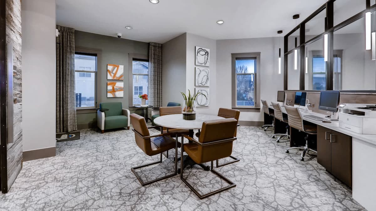 RGVtYW5kUGljdHVyZToxOTQzMTgwODk0