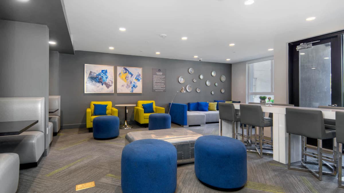 RGVtYW5kUGljdHVyZToxOTUxNTk2Mjgw