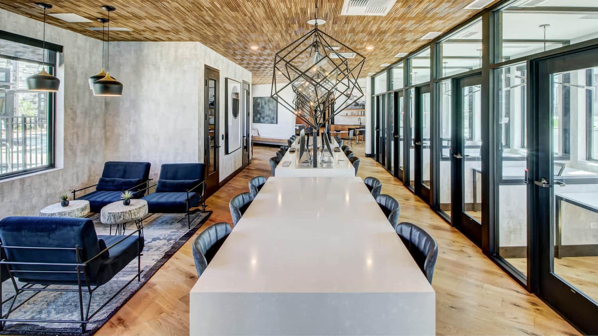 RGVtYW5kUGljdHVyZToxOTUxNTk0NDg3