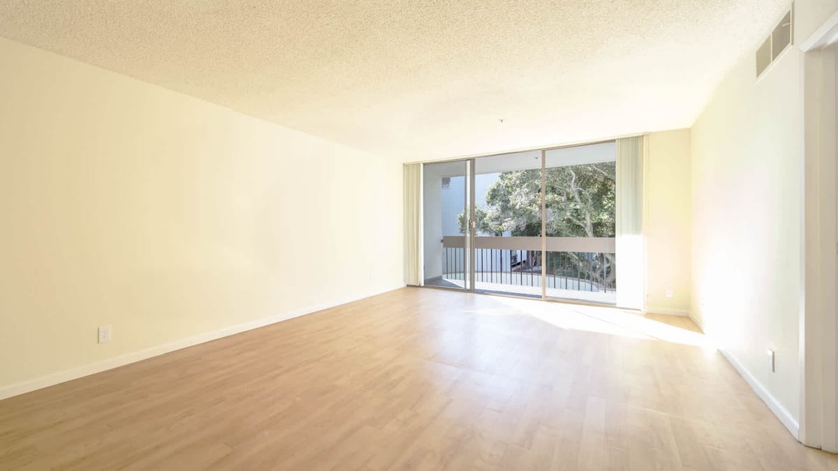 RGVtYW5kUGljdHVyZToxOTUxNTkyNjU4