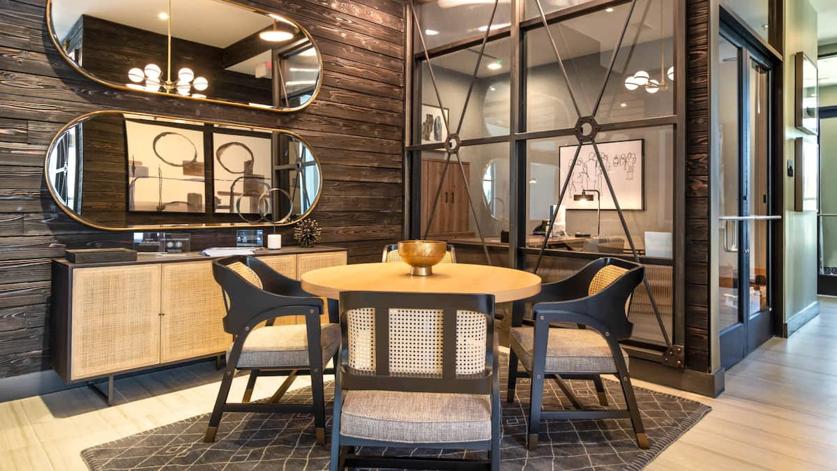 RGVtYW5kUGljdHVyZToxOTUxNTk2NDUw