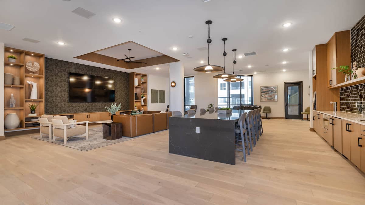 RGVtYW5kUGljdHVyZToyMDkyMTI4Nzc3